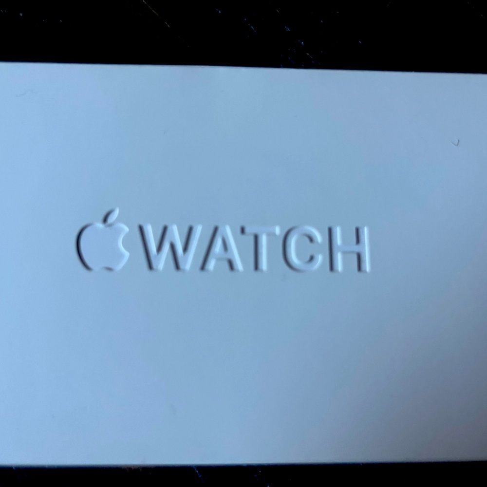 Apple Watch Series 7 starlight aluminum case- 41mm